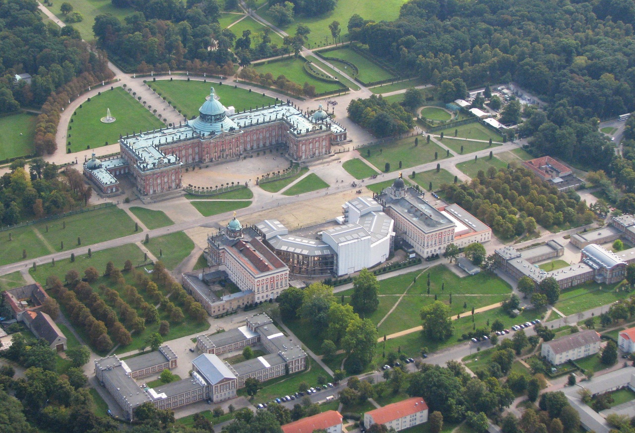Potsdam Luftbild Neues Palais Schlösser westlich im Park Sanssouci Foto Wolfgang Pehlemann Wiesbaden IMG_0059