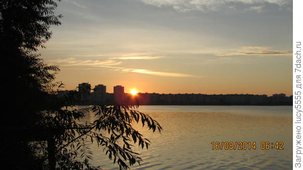 На озере часто наблюдаю восход Солнца