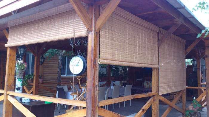 рулонные шторы из бамбука для веранды