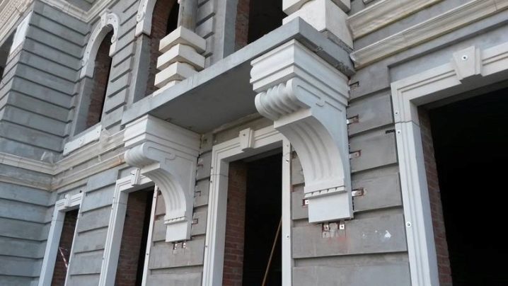 Секреты фасадного декора: разнообразие форм и материалов