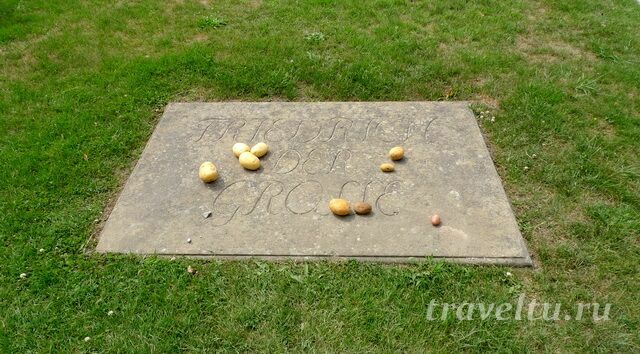 На могиле Фридриха II всегда лежит картошка