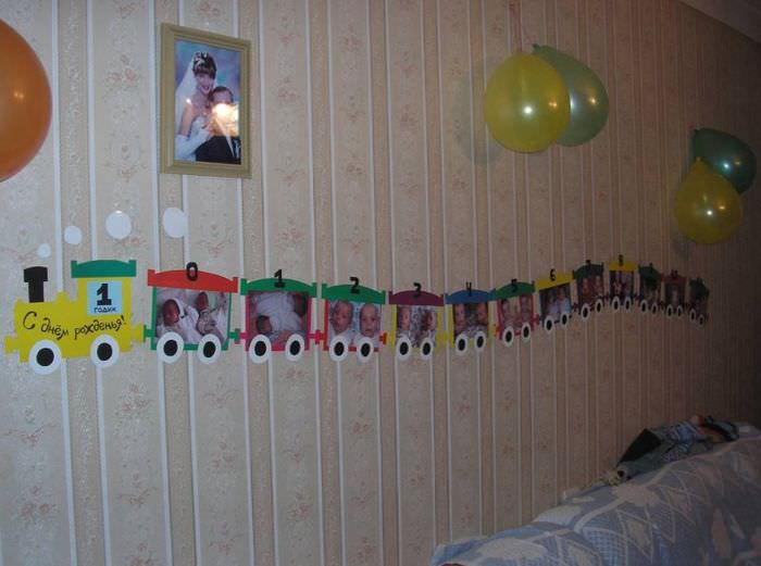 Коллаж из фотографий ребенка в оформлении комнаты ко дню рождения